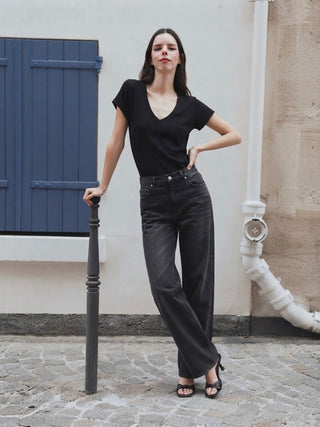 Essential V-Neck Tee- Black