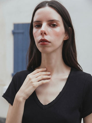 Essential V-Neck Tee- Black