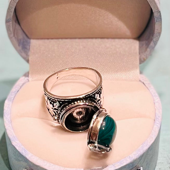 Malachite Semi Prescious Stone Ring which opens up