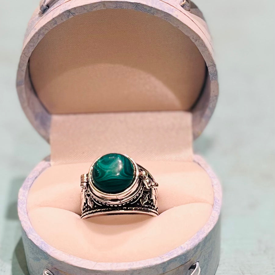 Malachite Semi Prescious Stone Ring which opens up